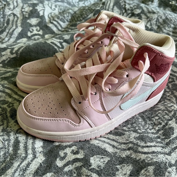 Pink high top dunks - Picture 2 of 3